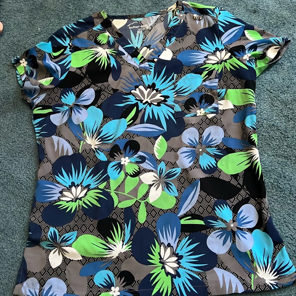 Women’s scrub top Buttersoft